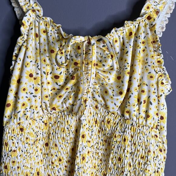 Derek Heart Yellow Sunflower Print Smocked Crop Top Size Medium - Picture 2 of 8